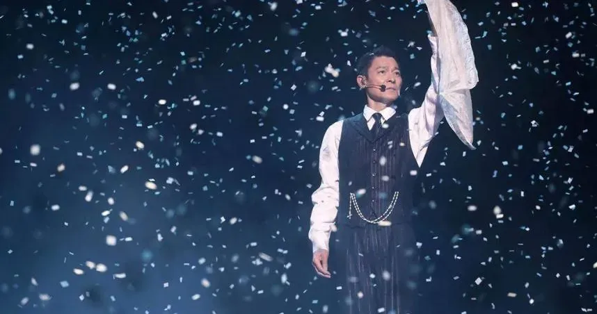 演出無預警中斷！劉德華南京演唱會　驚傳「歌迷遭保全抬走」天王急下台關心