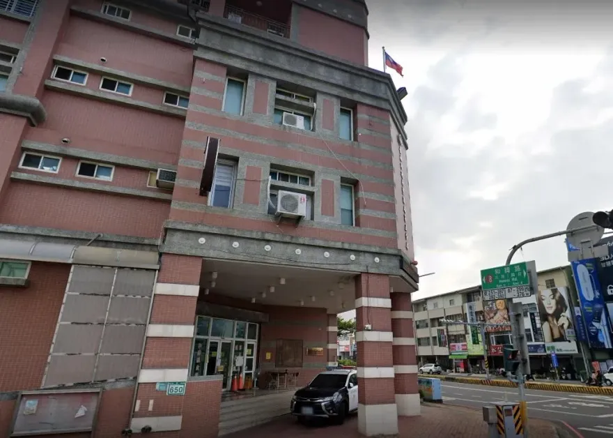 快訊/台南警五分局驚傳墜樓！ 21歲實習警專生倒臥停車場不治