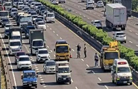 國1彰化路段2車追撞！回堵2公里慘變「大型停車場」　上班族崩潰要遲到了