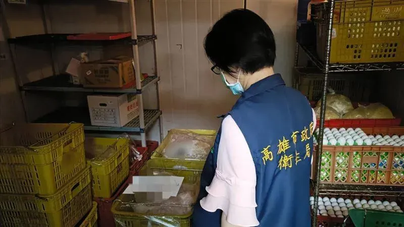 快訊/過期14年還賣！高雄「殭屍肉品」流進市面　4家知名餐廳中標