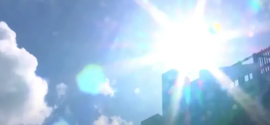 高溫融化了！工地妹烈日下幹活「燒破鞋」　腳底驚見黑一圈
