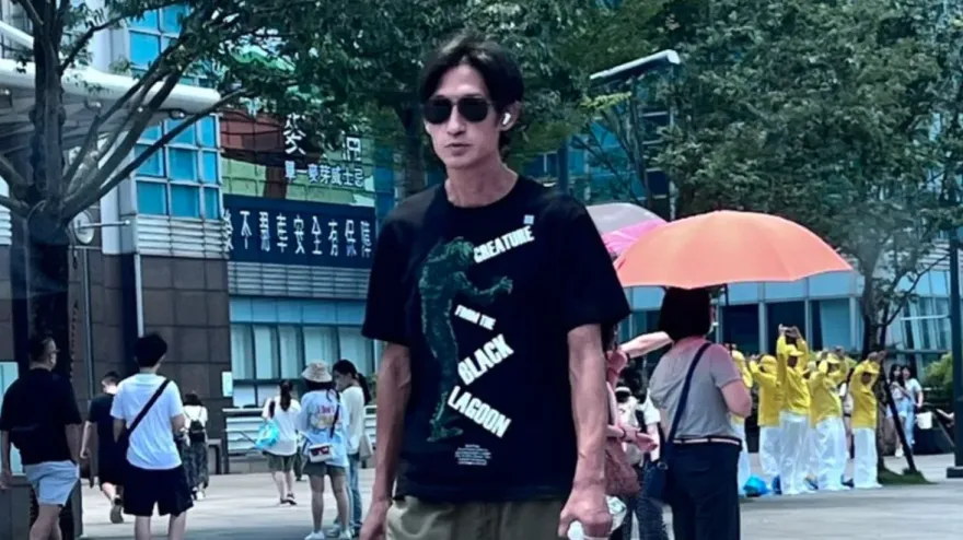 唐治平現蹤信義區！　徘徊街頭做「1舉動」畫面曝光