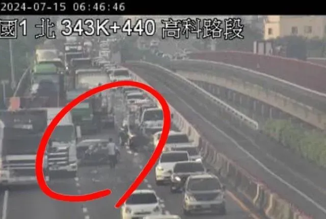 快訊/國1北向343.8k高科段「轎車、貨櫃車追撞」！　占用中外側車道回堵中