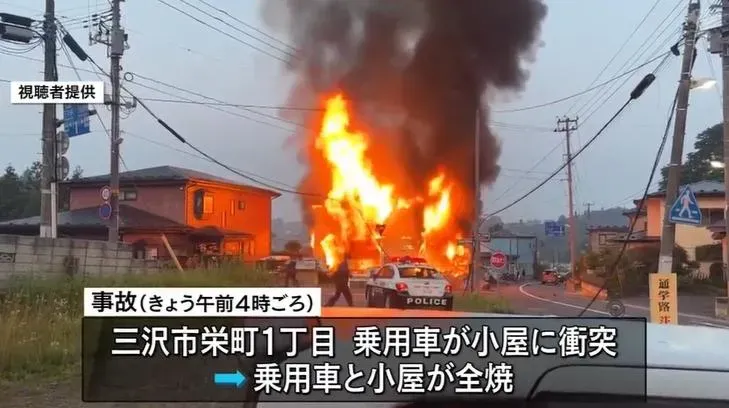 影/小客車失控撞路邊小屋當場爆炸　車內三人2死1傷
