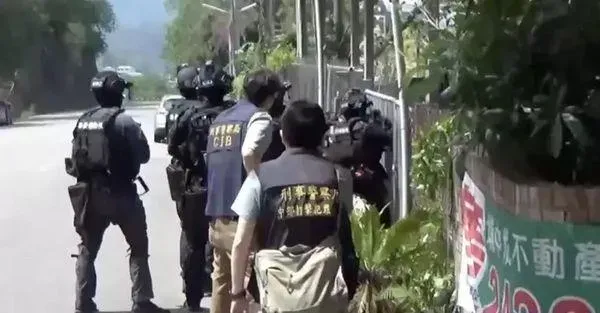 荷槍實彈！南投藝品商200坪豪宅暗藏軍火庫　驚見土耳其製霰彈槍
