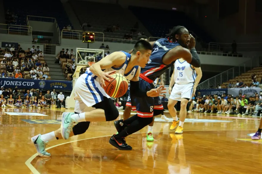 瓊斯盃/ 「駿鎧連線」發威！中華藍6分險勝美國　三連勝入袋