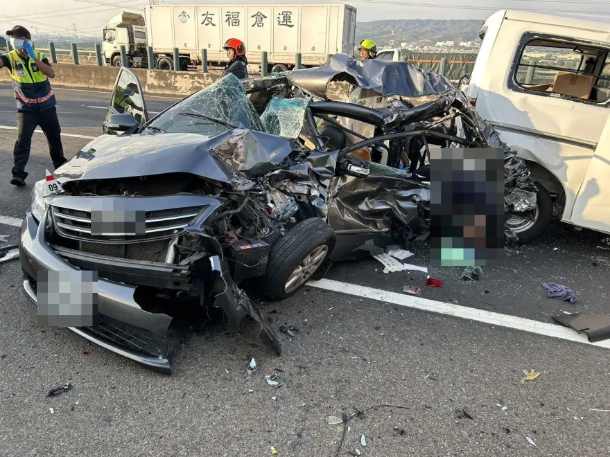 快訊/悲！國3和美段「5車追撞」釀5傷2死　車身削半2人被救出皆亡