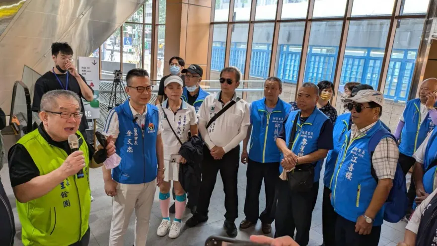 南苗市場北苗攤位改造借鏡　苗栗市長余文忠率團訪南門市場取經