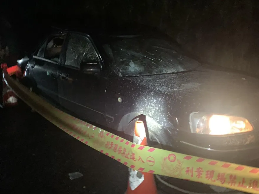 驚險躲過！宜蘭台7甲36.8K「落石砸爛車」　駕駛乘客奇蹟毫髮無傷