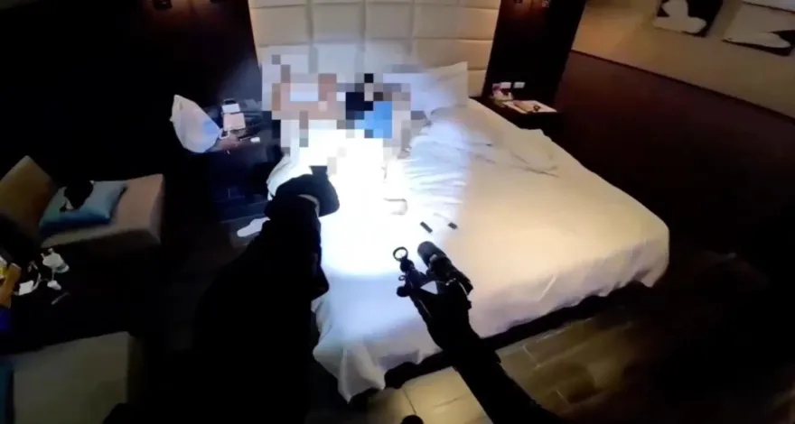 罕見！《魔鬼終結者》阿諾同款霰彈槍高雄現蹤　毒蟲摟裸女摩鐵被撞門
