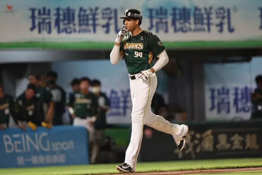 魔鷹轟潘威倫滿貫砲！雄鷹11比10險勝統一獅