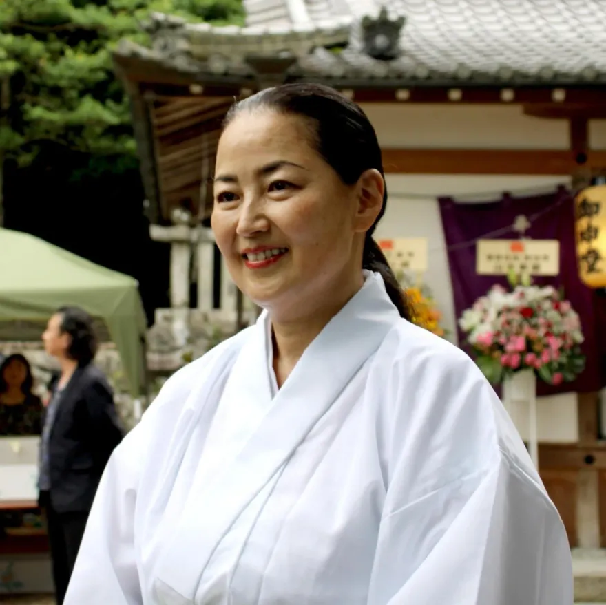媽媽桑「華麗轉身」變神社宮司！昔為還債輟學入行　29歲在銀座開酒店