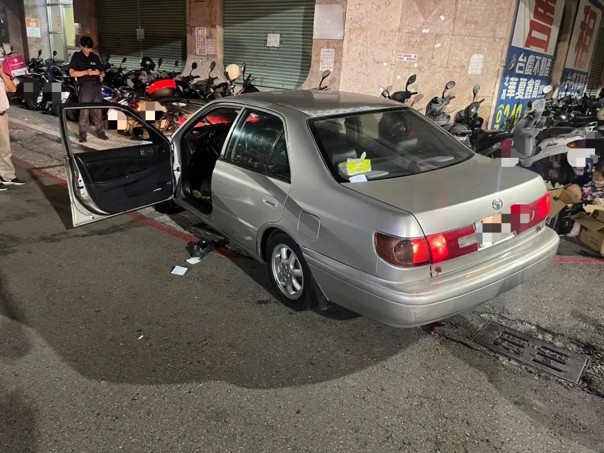 影/高雄男開車「昏迷衝撞騎樓」撞整排機車　送醫搶救不治