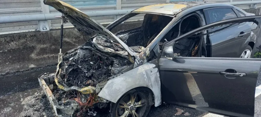 快訊/國道3號「嚴重火燒車」妹子嚇壞　車流回堵超長