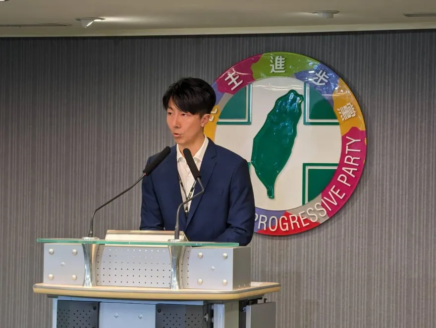 吳崢神預言成「吳天師」！？　網灌爆臉書狂問：下一期大樂透號碼幾號