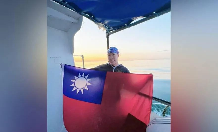 影/台灣第一人！許汶而「划臂逾12小時」單獨泳渡英吉利海峽