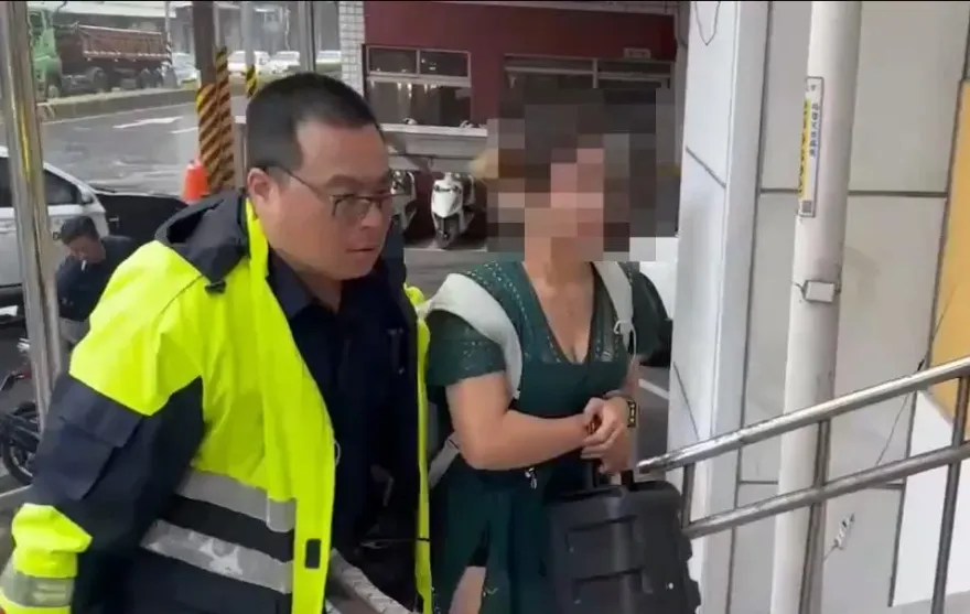 影/火辣嫩廚娘兼差車手9天削千萬　穿爆乳裝面交取款遭逮