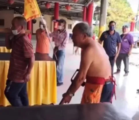 乩身拿手槍作法！神尊超派故事曝光　警察遇懸案也找上祂