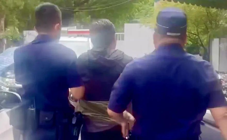 快訊/抓到了！司法院大門潑黑漆蓋黑手印　「抗議魔人」到案坦承犯案