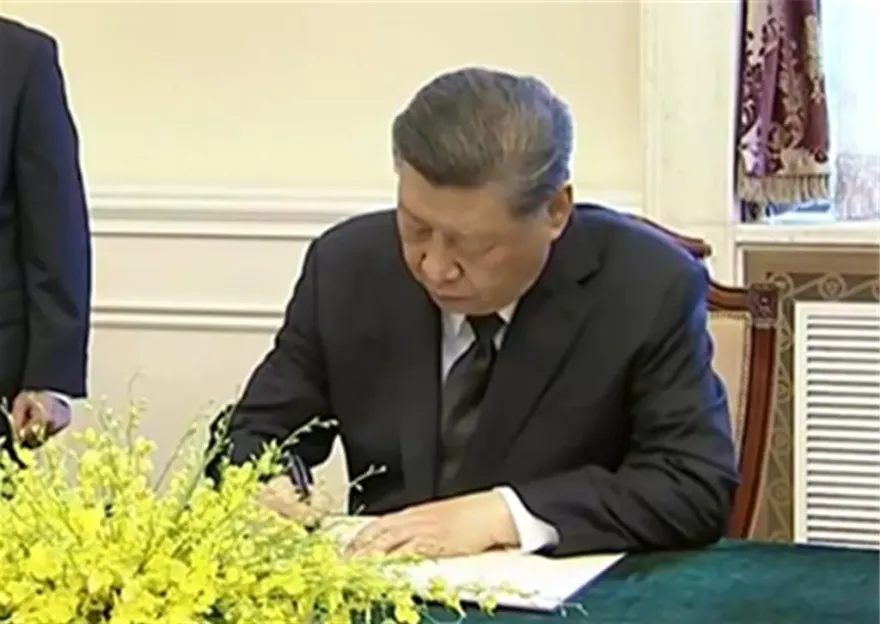 習近平公開露面弔唁越共總書記阮富仲　官媒播出赴越南駐陸使館默哀畫面