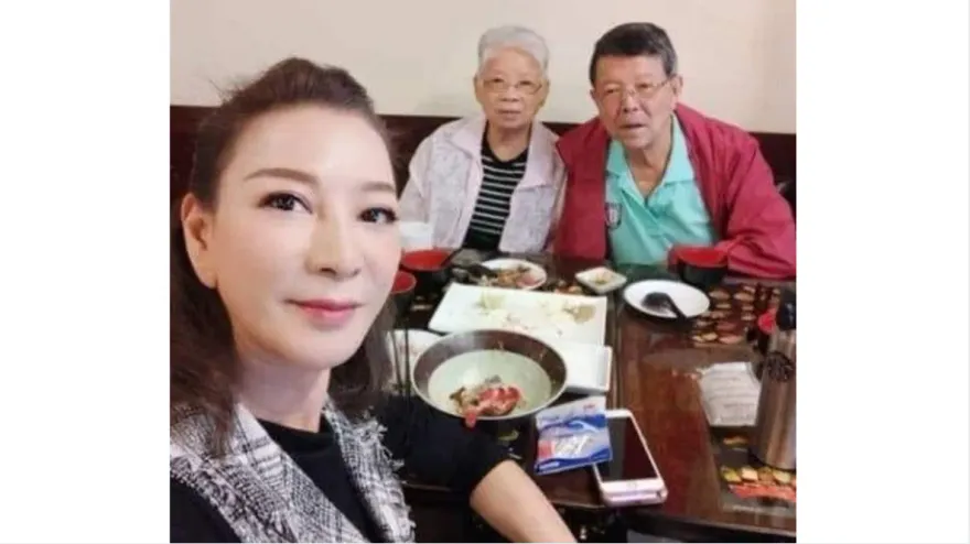 88歲阿西突「全身癱軟」送醫！　楊繡惠1句話親揭父親現況