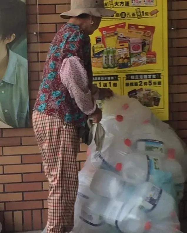 暖男想請「回收嬤」喝飲料！她回：店我們開的　網：侮辱性極大