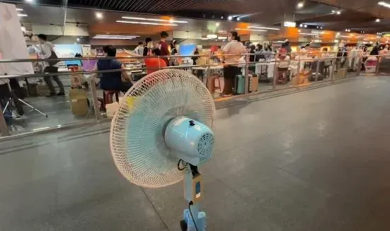 影/動漫展辦在好熱的高捷！20台「消暑巨物」排排站　Coser：還是熱
