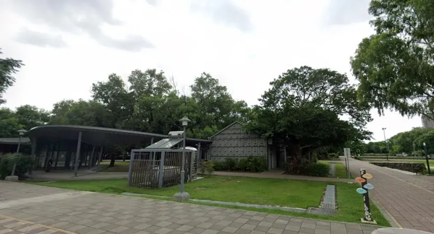 快訊/台南平實公園「29歲男跪公廁門口僵硬詭死」！晨運民眾嚇壞