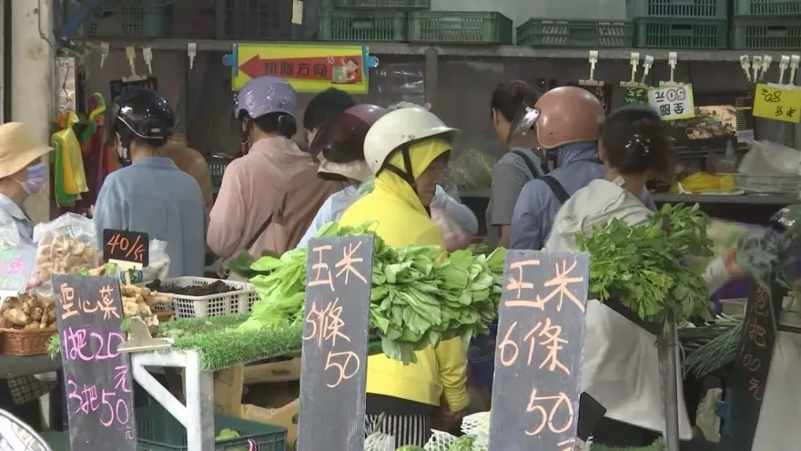颱風菜價飆！「漲幅高達12%」民眾哀號比雞蛋貴　菜販曝：明天會更貴