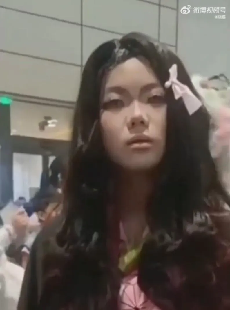 陸女扮《鬼滅之刃》禰豆子參加動漫展　保安怒擋門外：不准穿和服