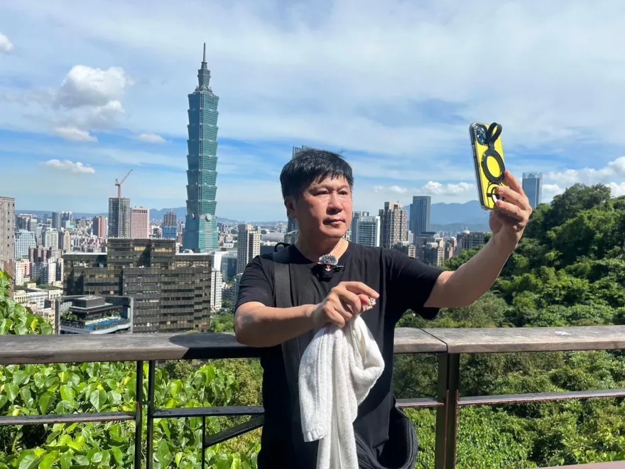 影/65歲胡瓜爬象山突「血糖低、腿軟」！　體驗退休生活全被拍