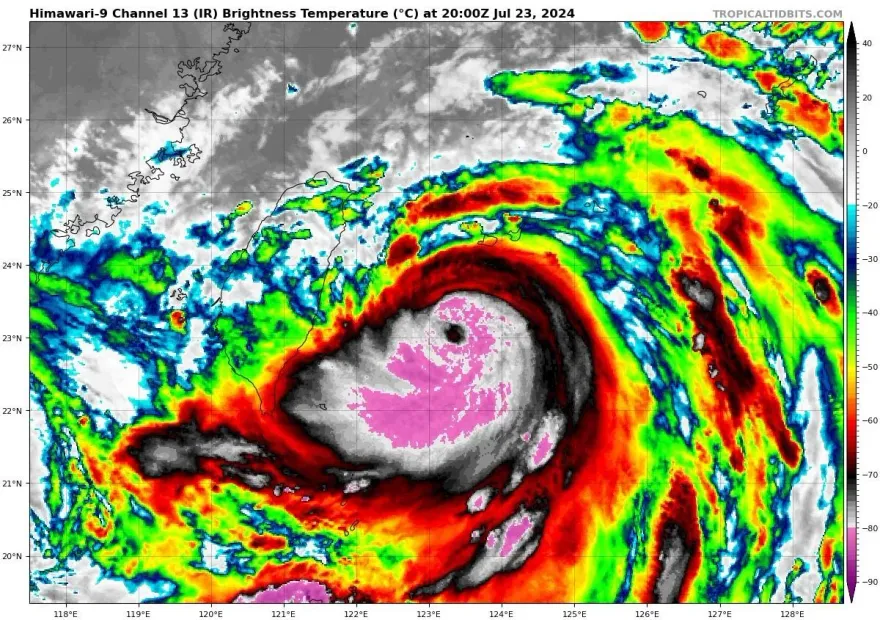 快訊/凱米颱風「開眼」了！暴風圈已接觸陸地　全台大豪雨警戒