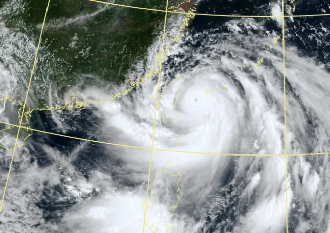有機會連放2天颱風假？凱米「恐打轉」　氣象署：關鍵在明天風雨