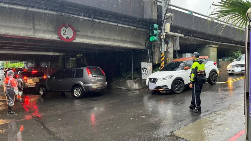 凱米就在門口！吉林街水門關閉　汐止警籲：記得提前改道