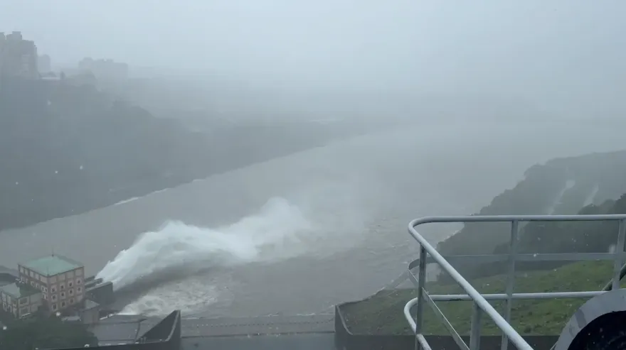 凱米豪雨狂炸中南部！6縣市發布「一級淹水警戒」　17水庫放水中
