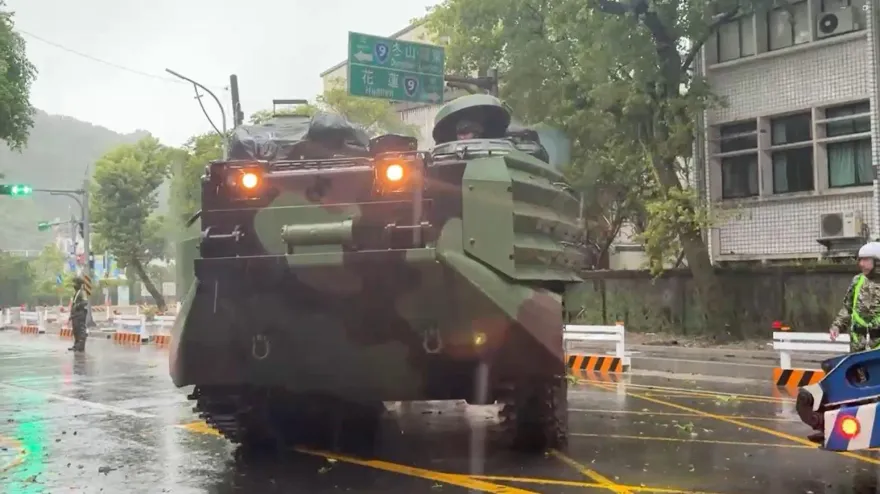 因應凱米強颱威脅　海陸AAV7兩棲突擊車進駐蘇澳鎮公所