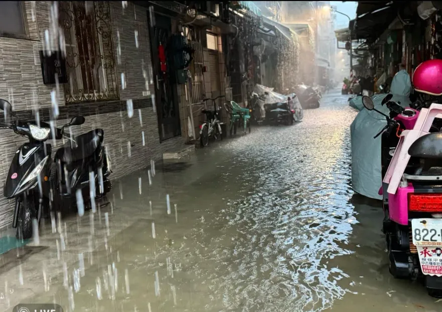 雨炸高雄大淹水！　綠委巡視災區心痛喊：很抱歉做得不夠