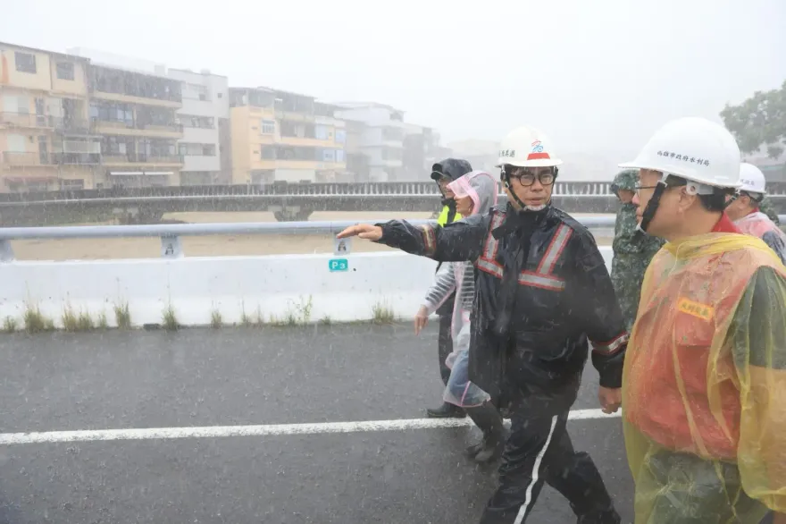 凱米颱風暴雨重擊高雄　網友湧入陳其邁臉書留言兩樣情