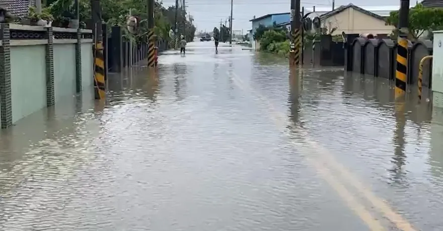 全台各地傳嚴重災情！衛福部放寬淹水救助標準　「中低收家庭」補助金提高