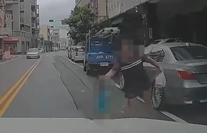 員林狠婦「2度甩幼兒到路中間」險釀撞飛意外！疑涉不當管教…警方說話了