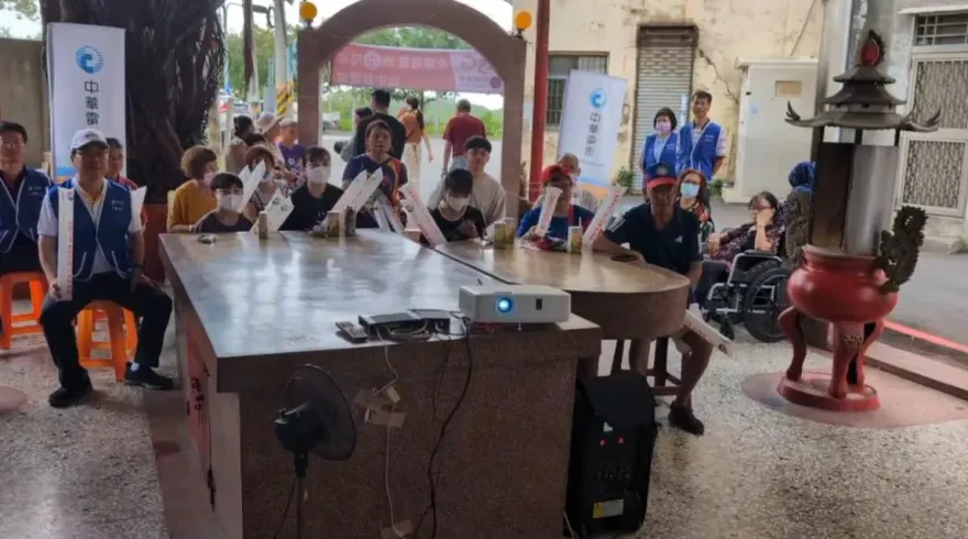 影/為楊勇緯加油！后里老家土地公廟前架大螢幕　表妹打氣：每次都要拿冠軍
