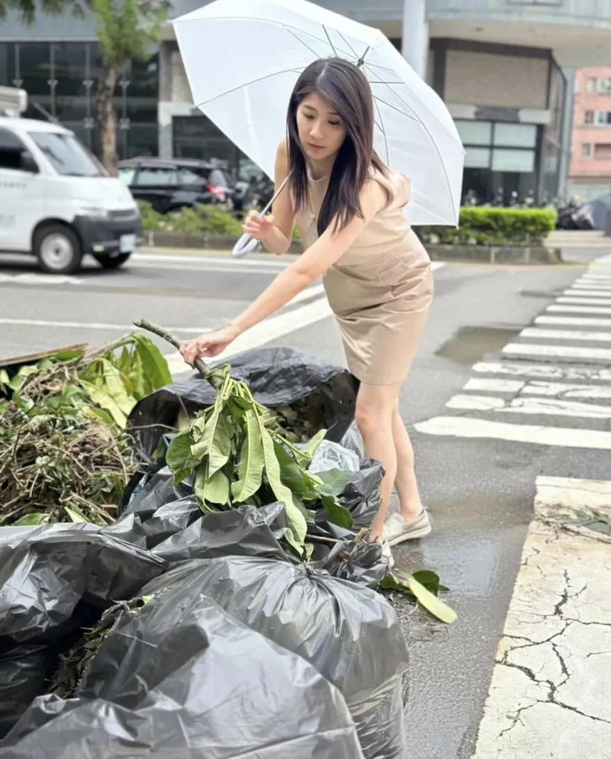 高雄大淹水「最美發言人」不忍了！李明璇：開放高架橋停車、沙包防汛都沒做