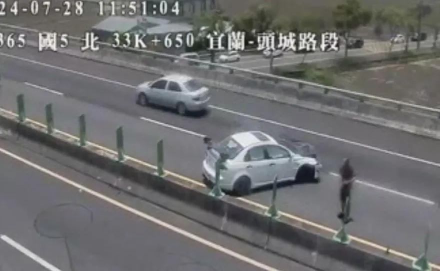 快訊/國5塞車地獄！南向33K「改裝猴自撞」　車速剩20回堵５公里