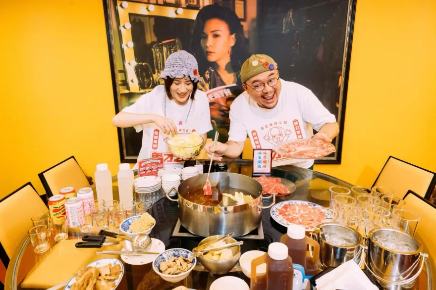 邊佑錫也陶醉！《鬼才之道》跨界合作火鍋店　重現電影經典場景