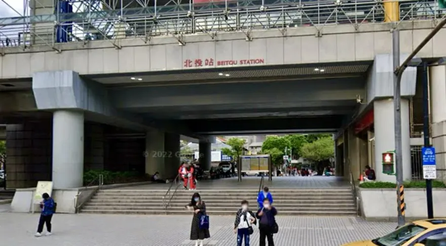 快訊/淡水信義線北投站軌道冒白煙　北捷調整班距啟動公車接駁