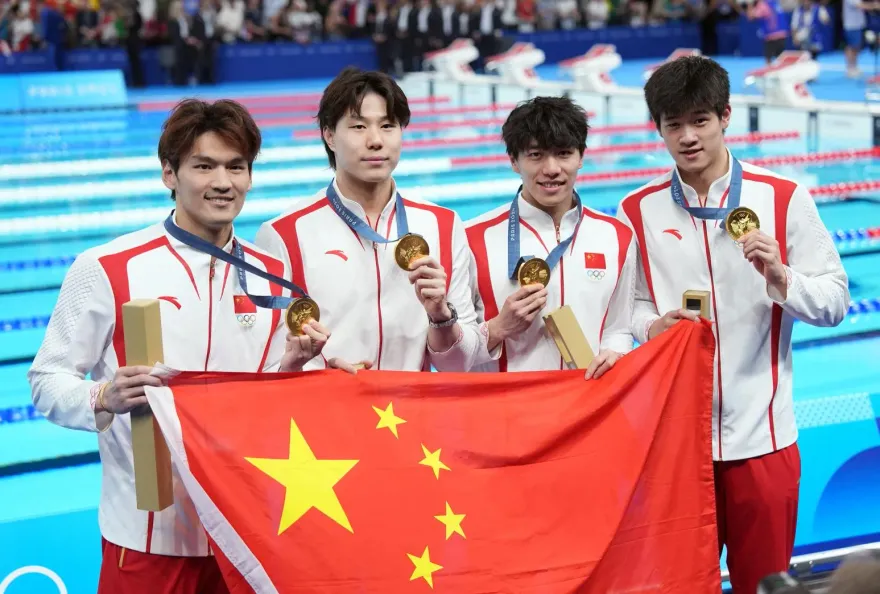 影/創造歷史！陸泳隊斬獲4X100公尺混合泳接力金牌　打破美40年壟斷