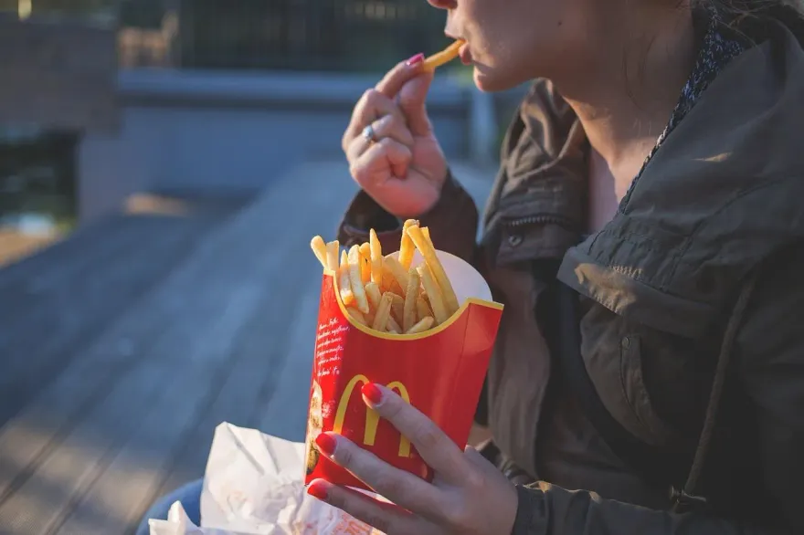 蛋塔、薯條全買一送一！　肯德基、麥當勞祭新優惠快來看