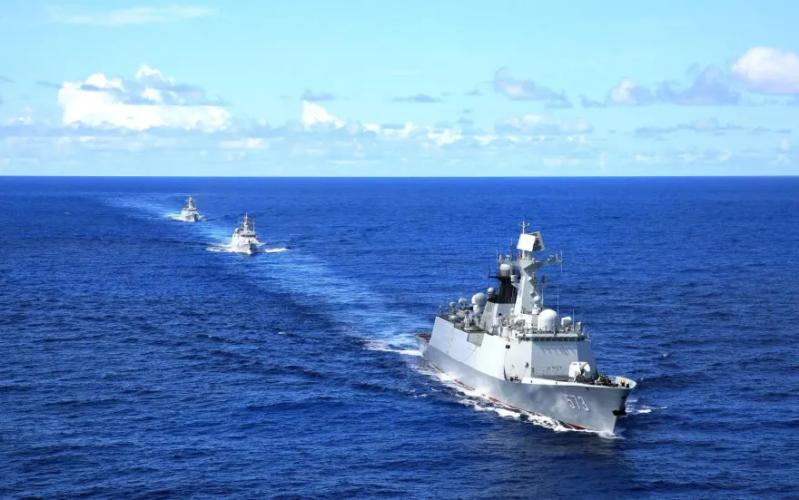 對峙升溫！反制菲加美澳4國南海演習　解放軍黃岩島周邊聯合戰巡