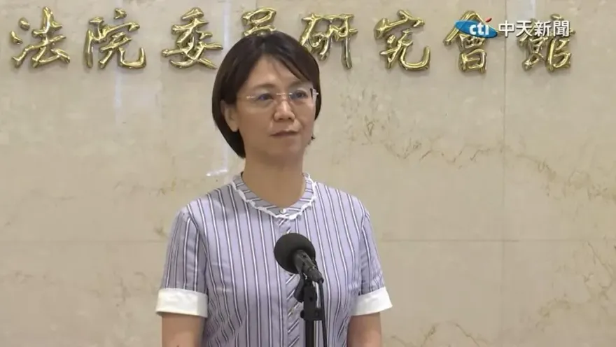 憲法訴訟法修法藍綠明甲動拚場　翁曉玲盼別再有人像黃捷半夜開鎖破門