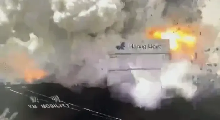 影/火光沖天！陽明海運「動明輪」在寧波港爆炸　官方通報：無人員傷亡